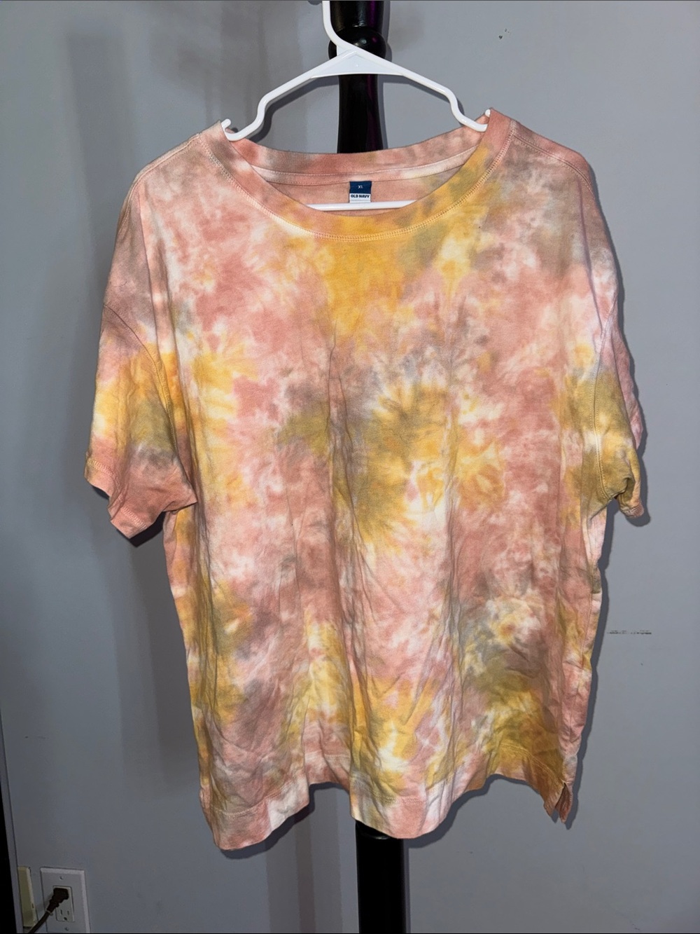 Old Navy Tie-Dye Short Sleeve Tee in Peach, Yellow & Gray 31